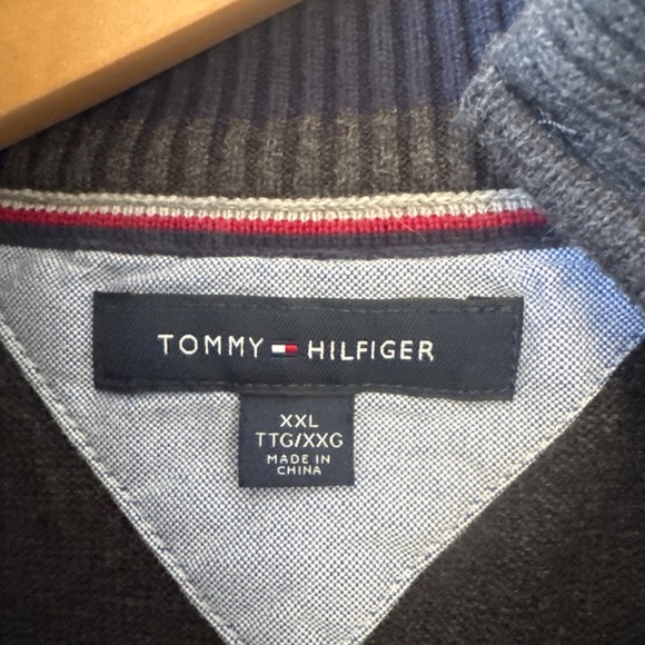 Tommy Hilfiger quarter zip sweater - Picture 3 of 6
